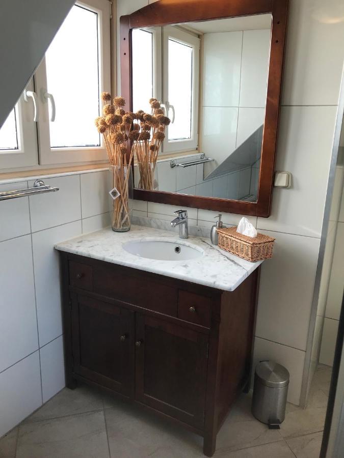 T Huuske Tuinappartement Met Fantastisch Uitzicht, Nabij Zee Zonnemaire Exterior photo