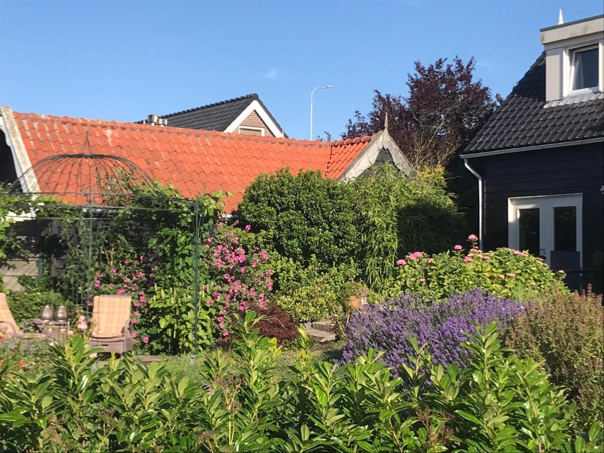 T Huuske Tuinappartement Met Fantastisch Uitzicht, Nabij Zee Zonnemaire Exterior photo